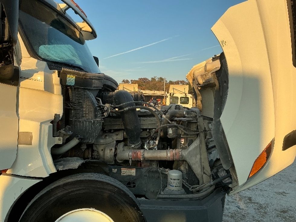 Day Cab Tractor-Heavy Duty Tractors-Freightliner-2019-T12664ST-Garden City-GA-253,456\n\t\tmiles-$ 53,750 - Image 15