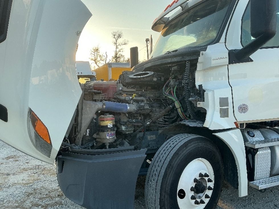 Day Cab Tractor-Heavy Duty Tractors-Freightliner-2019-T12664ST-Garden City-GA-253,456\n\t\tmiles-$ 53,750 - Image 16