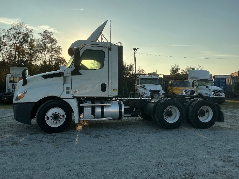 Day Cab Tractor-Heavy Duty Tractors-Freightliner-2019-T12664ST-Garden City-GA-253,456\n\t\tmiles-$ 53,750 - Image 4