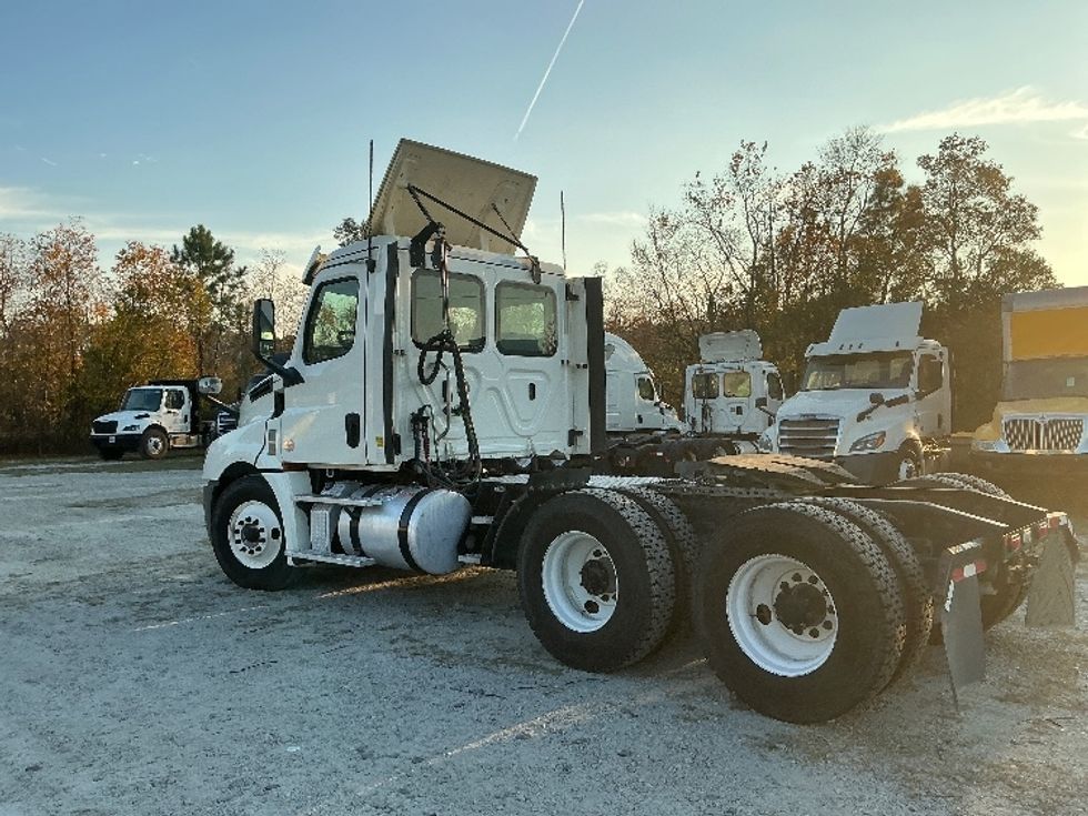 Day Cab Tractor-Heavy Duty Tractors-Freightliner-2019-T12664ST-Garden City-GA-253,456\n\t\tmiles-$ 53,750 - Image 5