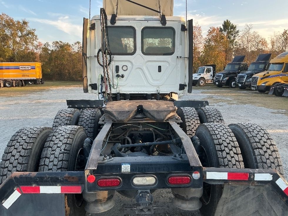 Day Cab Tractor-Heavy Duty Tractors-Freightliner-2019-T12664ST-Garden City-GA-253,456\n\t\tmiles-$ 53,750 - Image 6