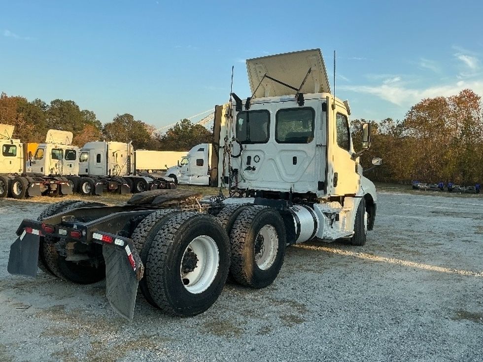 Day Cab Tractor-Heavy Duty Tractors-Freightliner-2019-T12664ST-Garden City-GA-253,456\n\t\tmiles-$ 53,750 - Image 7