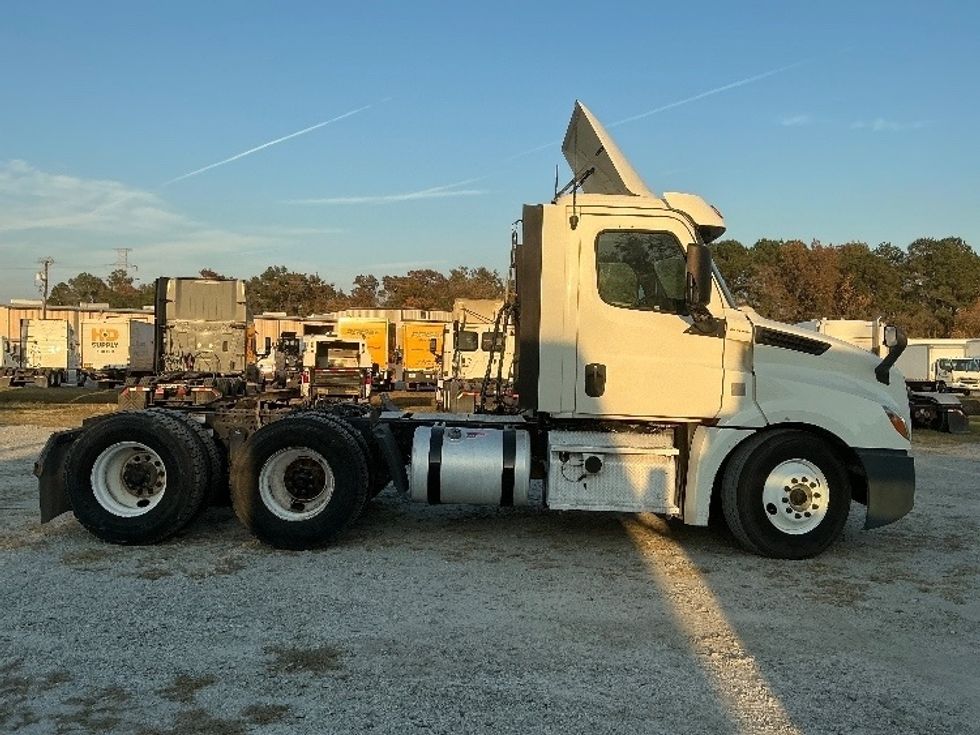 Day Cab Tractor-Heavy Duty Tractors-Freightliner-2019-T12664ST-Garden City-GA-253,456\n\t\tmiles-$ 53,750 - Image 8