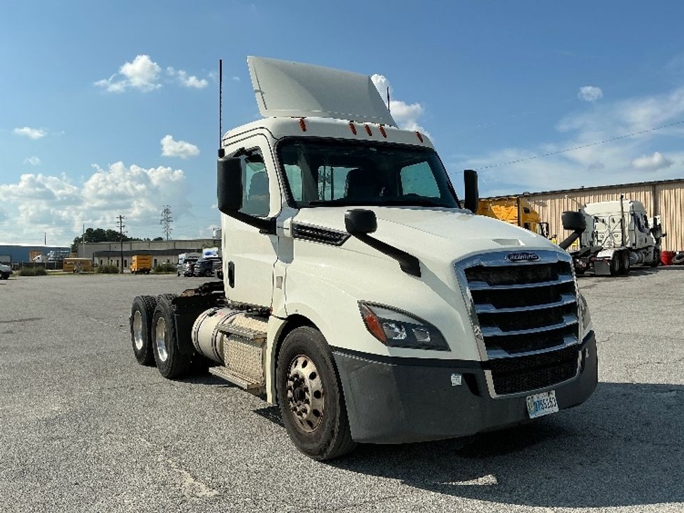 Day Cab Tractor-Heavy Duty Tractors-Freightliner-2019-T12664ST-Garden City-GA-255,542\n\t\tmiles-$ 57,750 - Image 1
