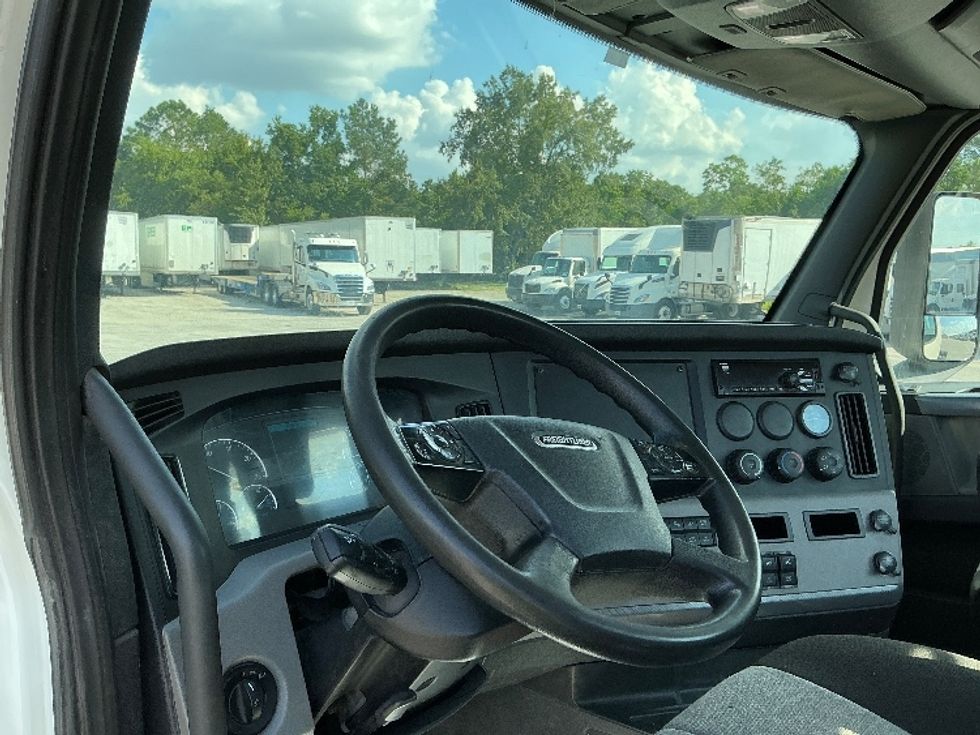 Day Cab Tractor-Heavy Duty Tractors-Freightliner-2019-T12664ST-Garden City-GA-255,542\n\t\tmiles-$ 57,750 - Image 10