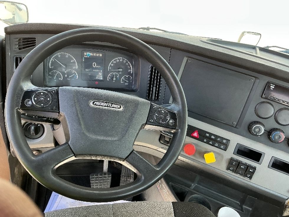 Day Cab Tractor-Heavy Duty Tractors-Freightliner-2019-T12664ST-Garden City-GA-255,542\n\t\tmiles-$ 57,750 - Image 11