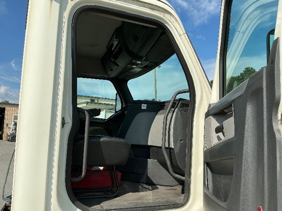 Day Cab Tractor-Heavy Duty Tractors-Freightliner-2019-T12664ST-Garden City-GA-255,542\n\t\tmiles-$ 57,750 - Image 12