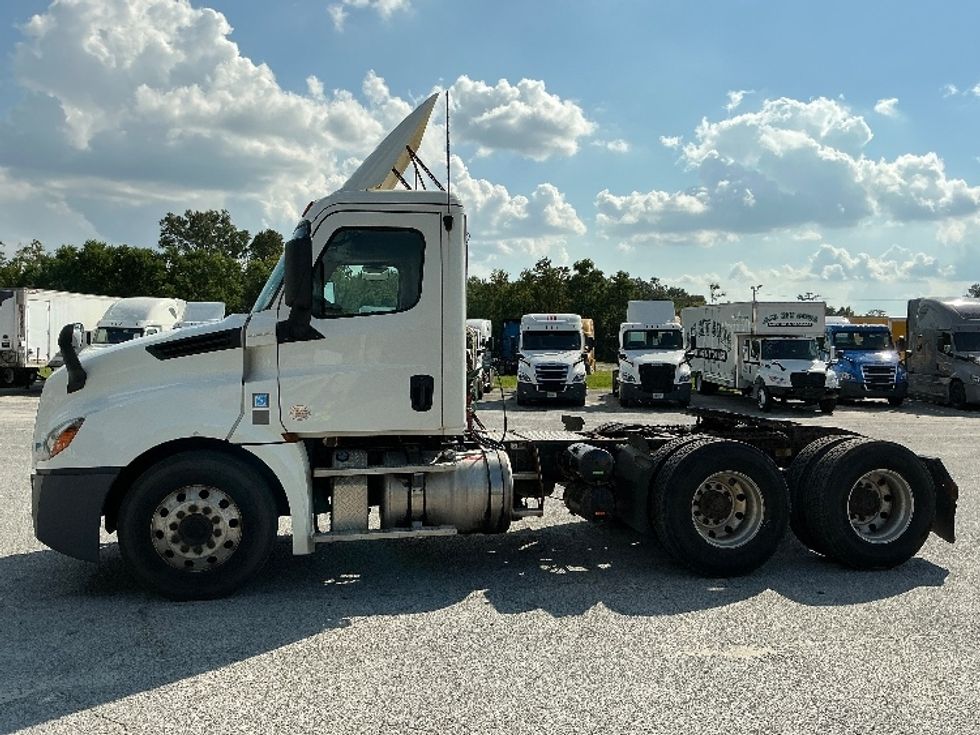 Day Cab Tractor-Heavy Duty Tractors-Freightliner-2019-T12664ST-Garden City-GA-255,542\n\t\tmiles-$ 57,750 - Image 4