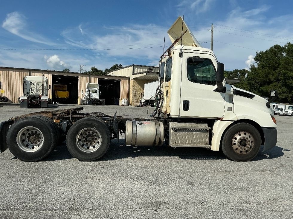 Day Cab Tractor-Heavy Duty Tractors-Freightliner-2019-T12664ST-Garden City-GA-255,542\n\t\tmiles-$ 57,750 - Image 8