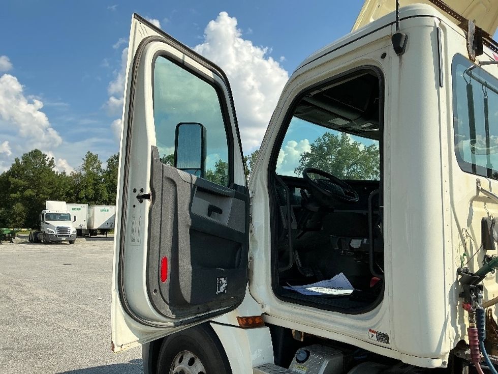 Day Cab Tractor-Heavy Duty Tractors-Freightliner-2019-T12664ST-Garden City-GA-255,542\n\t\tmiles-$ 57,750 - Image 9