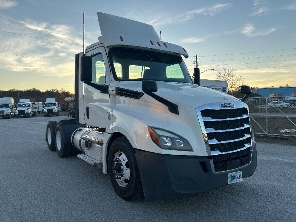 Day Cab Tractor-Heavy Duty Tractors-Freightliner-2019-T12664ST-Garden City-GA-374,953\n\t\tmiles-$ 46,500 - Image 1