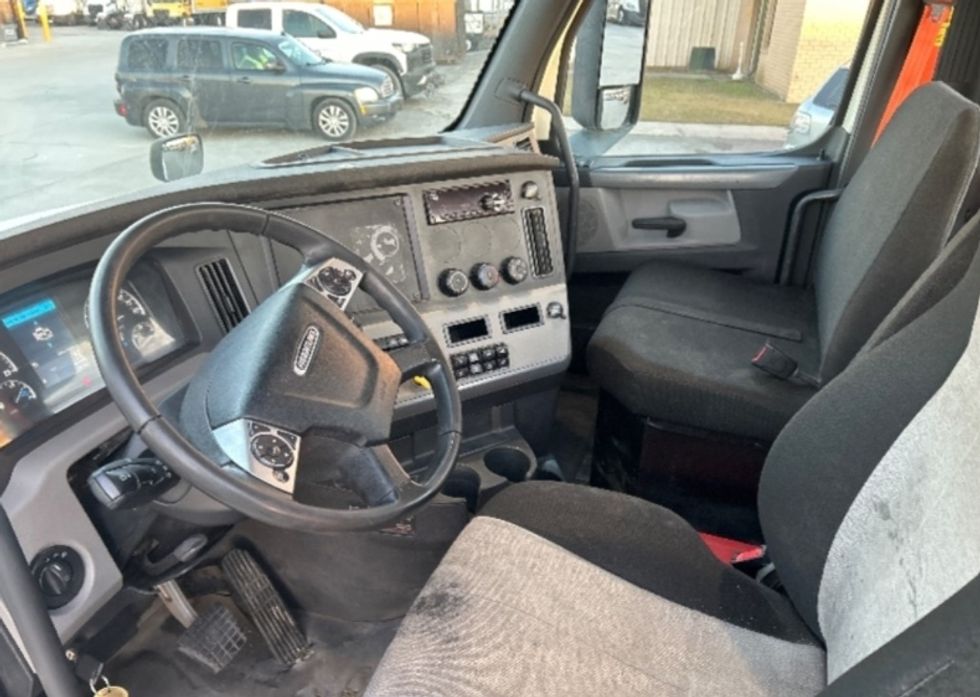 Day Cab Tractor-Heavy Duty Tractors-Freightliner-2019-T12664ST-Garden City-GA-374,953\n\t\tmiles-$ 46,500 - Image 10