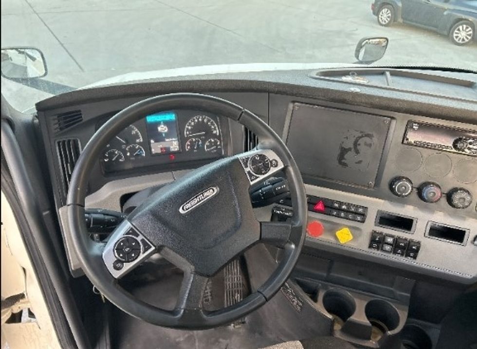 Day Cab Tractor-Heavy Duty Tractors-Freightliner-2019-T12664ST-Garden City-GA-374,953\n\t\tmiles-$ 46,500 - Image 11