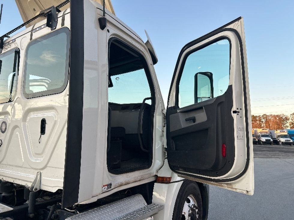 Day Cab Tractor-Heavy Duty Tractors-Freightliner-2019-T12664ST-Garden City-GA-374,953\n\t\tmiles-$ 46,500 - Image 12