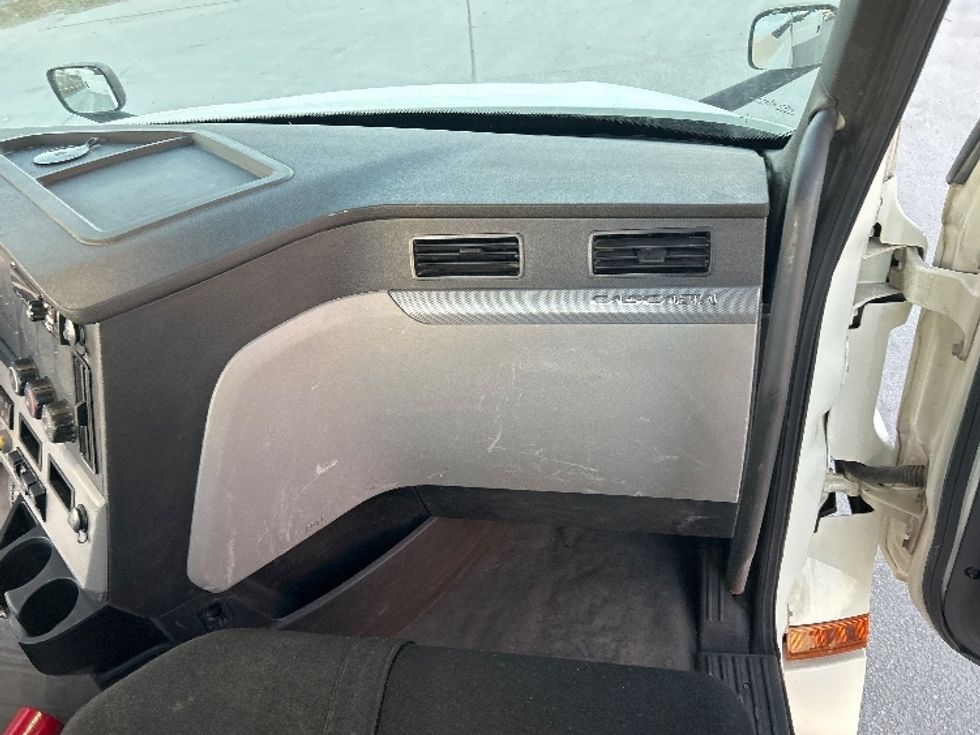 Day Cab Tractor-Heavy Duty Tractors-Freightliner-2019-T12664ST-Garden City-GA-374,953\n\t\tmiles-$ 46,500 - Image 13