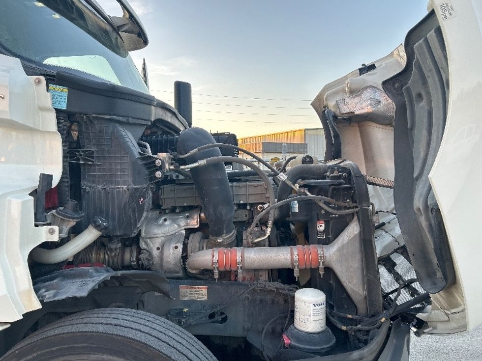 Day Cab Tractor-Heavy Duty Tractors-Freightliner-2019-T12664ST-Garden City-GA-374,953\n\t\tmiles-$ 46,500 - Image 15