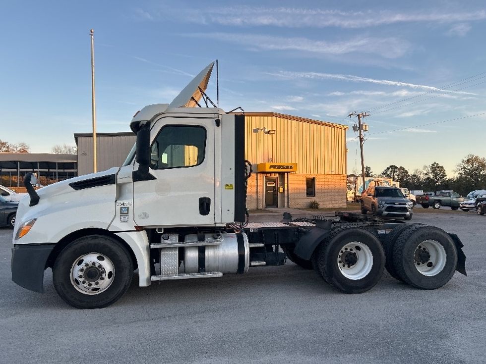 Day Cab Tractor-Heavy Duty Tractors-Freightliner-2019-T12664ST-Garden City-GA-374,953\n\t\tmiles-$ 46,500 - Image 4