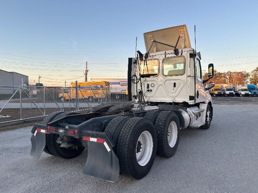 Day Cab Tractor-Heavy Duty Tractors-Freightliner-2019-T12664ST-Garden City-GA-374,953\n\t\tmiles-$ 46,500 - Image 7