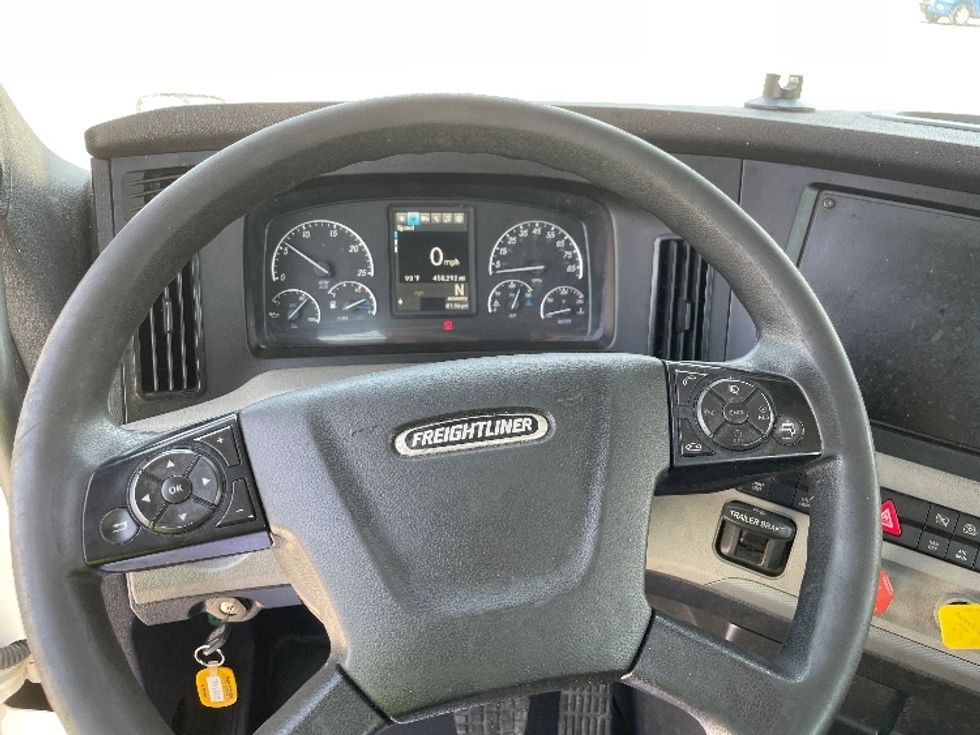 Day Cab Tractor-Heavy Duty Tractors-Freightliner-2019-T12664ST-Garden City-GA-458,292\n\t\tmiles-$ 44,750 - Image 11