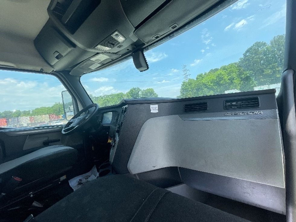 Day Cab Tractor-Heavy Duty Tractors-Freightliner-2019-T12664ST-Garden City-GA-458,292\n\t\tmiles-$ 44,750 - Image 13