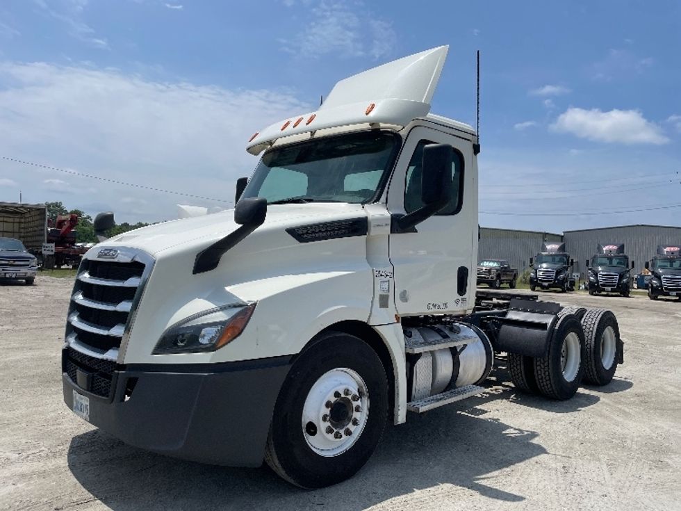 Day Cab Tractor-Heavy Duty Tractors-Freightliner-2019-T12664ST-Garden City-GA-458,292\n\t\tmiles-$ 44,750 - Image 3
