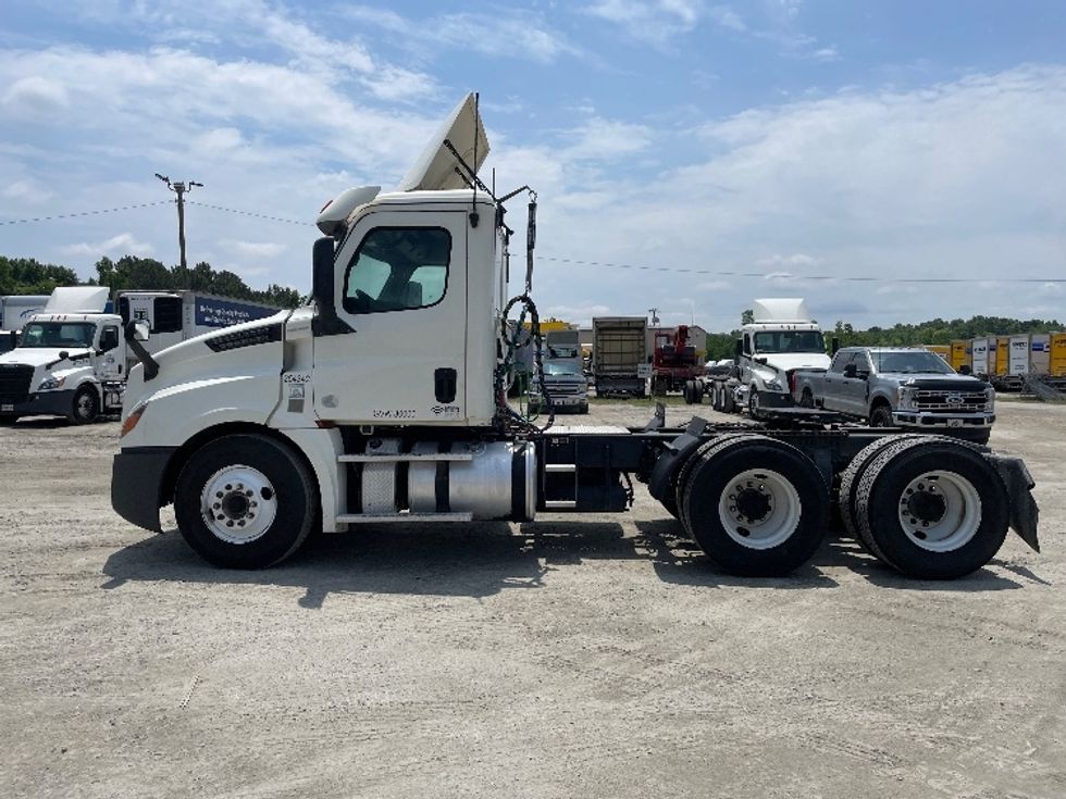 Day Cab Tractor-Heavy Duty Tractors-Freightliner-2019-T12664ST-Garden City-GA-458,292\n\t\tmiles-$ 44,750 - Image 4