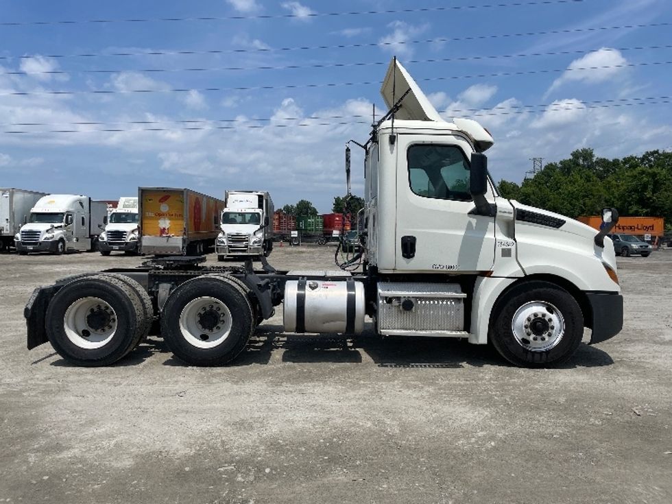 Day Cab Tractor-Heavy Duty Tractors-Freightliner-2019-T12664ST-Garden City-GA-458,292\n\t\tmiles-$ 44,750 - Image 8