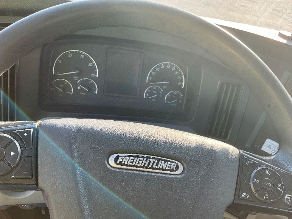 Day Cab Tractor-Heavy Duty Tractors-Freightliner-2019-T12664ST-Garden City-GA-475,001\n\t\tmiles-$ 39,500 - Image 11