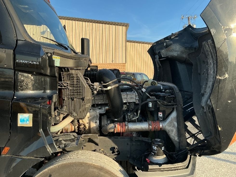 Day Cab Tractor-Heavy Duty Tractors-Freightliner-2019-T12664ST-Garden City-GA-475,001\n\t\tmiles-$ 39,500 - Image 15