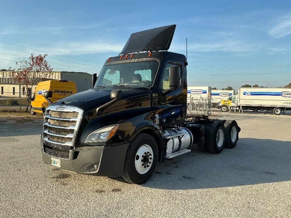 Day Cab Tractor-Heavy Duty Tractors-Freightliner-2019-T12664ST-Garden City-GA-475,001\n\t\tmiles-$ 39,500 - Image 3
