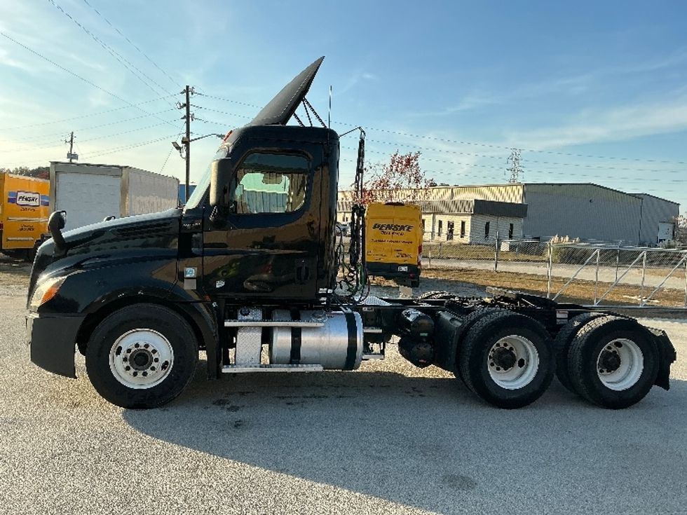 Day Cab Tractor-Heavy Duty Tractors-Freightliner-2019-T12664ST-Garden City-GA-475,001\n\t\tmiles-$ 39,500 - Image 4