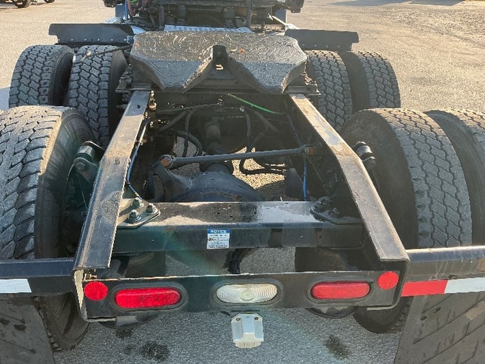 Day Cab Tractor-Heavy Duty Tractors-Freightliner-2019-T12664ST-Garden City-GA-475,001\n\t\tmiles-$ 39,500 - Image 6