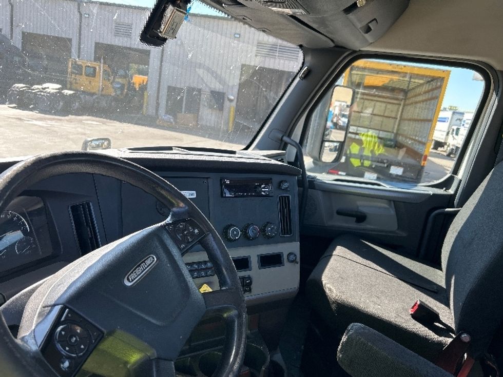 Day Cab Tractor-Heavy Duty Tractors-Freightliner-2019-T12664ST-Garland-TX-257,105\n\t\tmiles-$ 56,000 - Image 10