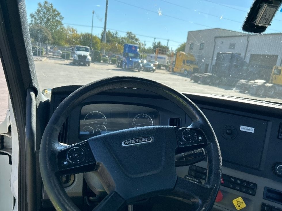 Day Cab Tractor-Heavy Duty Tractors-Freightliner-2019-T12664ST-Garland-TX-257,105\n\t\tmiles-$ 56,000 - Image 11