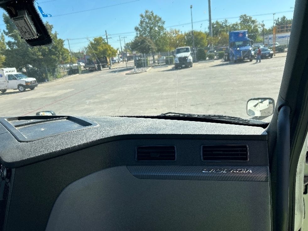 Day Cab Tractor-Heavy Duty Tractors-Freightliner-2019-T12664ST-Garland-TX-257,105\n\t\tmiles-$ 56,000 - Image 13