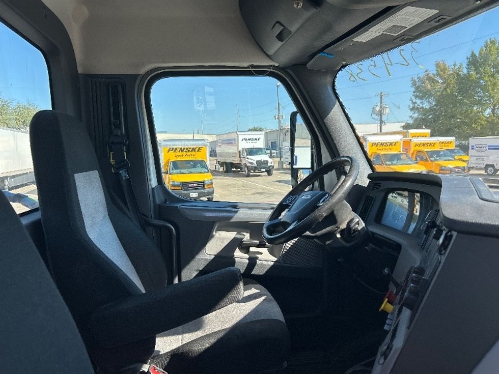 Day Cab Tractor-Heavy Duty Tractors-Freightliner-2019-T12664ST-Garland-TX-257,105\n\t\tmiles-$ 56,000 - Image 14