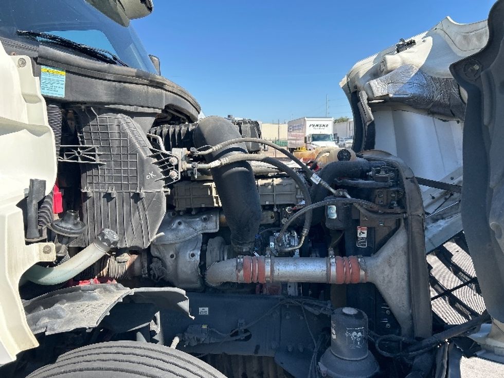 Day Cab Tractor-Heavy Duty Tractors-Freightliner-2019-T12664ST-Garland-TX-257,105\n\t\tmiles-$ 56,000 - Image 15