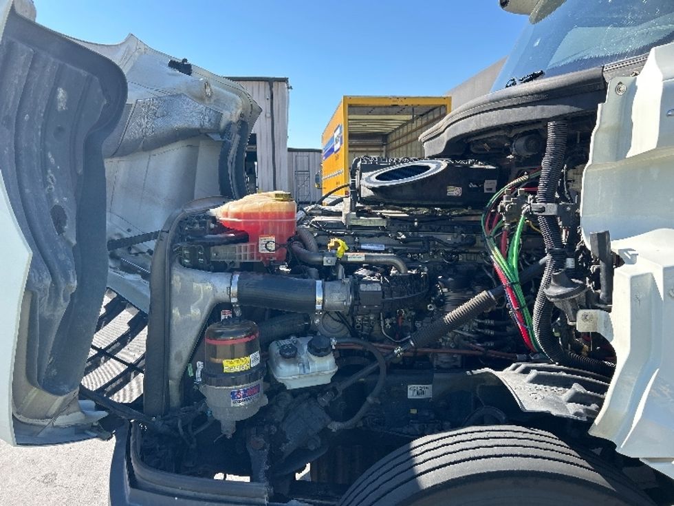 Day Cab Tractor-Heavy Duty Tractors-Freightliner-2019-T12664ST-Garland-TX-257,105\n\t\tmiles-$ 56,000 - Image 16