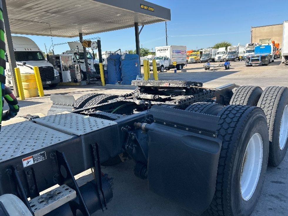 Day Cab Tractor-Heavy Duty Tractors-Freightliner-2019-T12664ST-Garland-TX-257,105\n\t\tmiles-$ 56,000 - Image 17