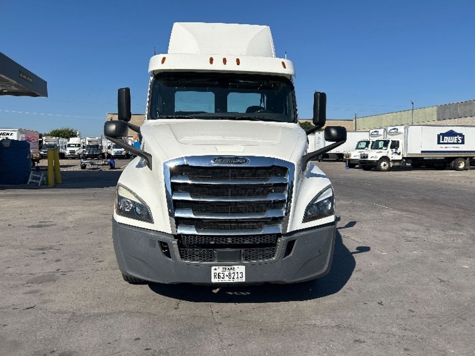 Day Cab Tractor-Heavy Duty Tractors-Freightliner-2019-T12664ST-Garland-TX-257,105\n\t\tmiles-$ 56,000 - Image 2