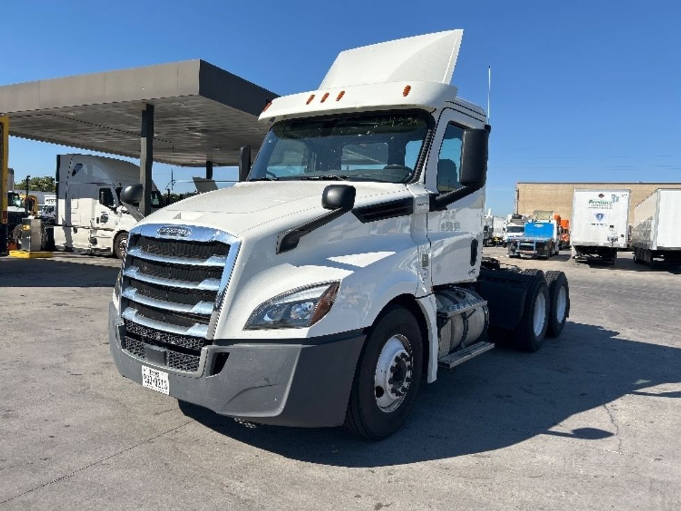 Day Cab Tractor-Heavy Duty Tractors-Freightliner-2019-T12664ST-Garland-TX-257,105\n\t\tmiles-$ 56,000 - Image 3