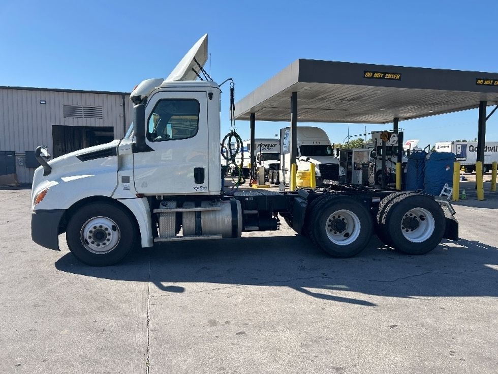 Day Cab Tractor-Heavy Duty Tractors-Freightliner-2019-T12664ST-Garland-TX-257,105\n\t\tmiles-$ 56,000 - Image 4