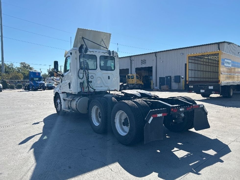 Day Cab Tractor-Heavy Duty Tractors-Freightliner-2019-T12664ST-Garland-TX-257,105\n\t\tmiles-$ 56,000 - Image 5