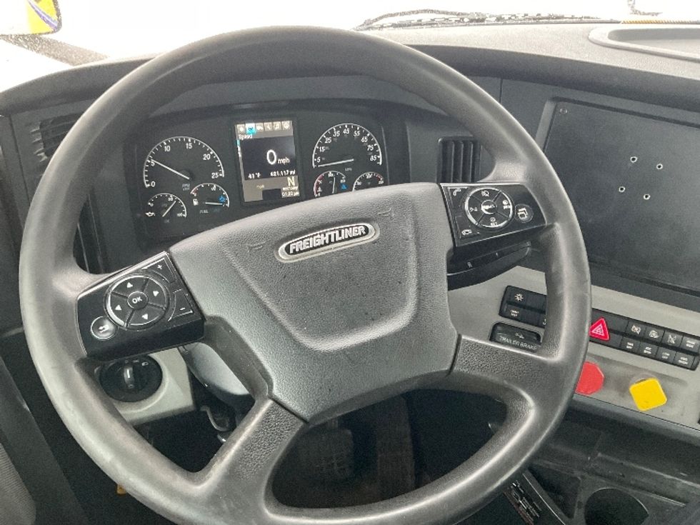 Day Cab Tractor-Heavy Duty Tractors-Freightliner-2019-T12664ST-Gaylord-MI-421,118\n\t\tmiles-$ 45,000 - Image 11