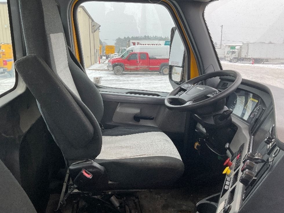 Day Cab Tractor-Heavy Duty Tractors-Freightliner-2019-T12664ST-Gaylord-MI-421,118\n\t\tmiles-$ 45,000 - Image 14