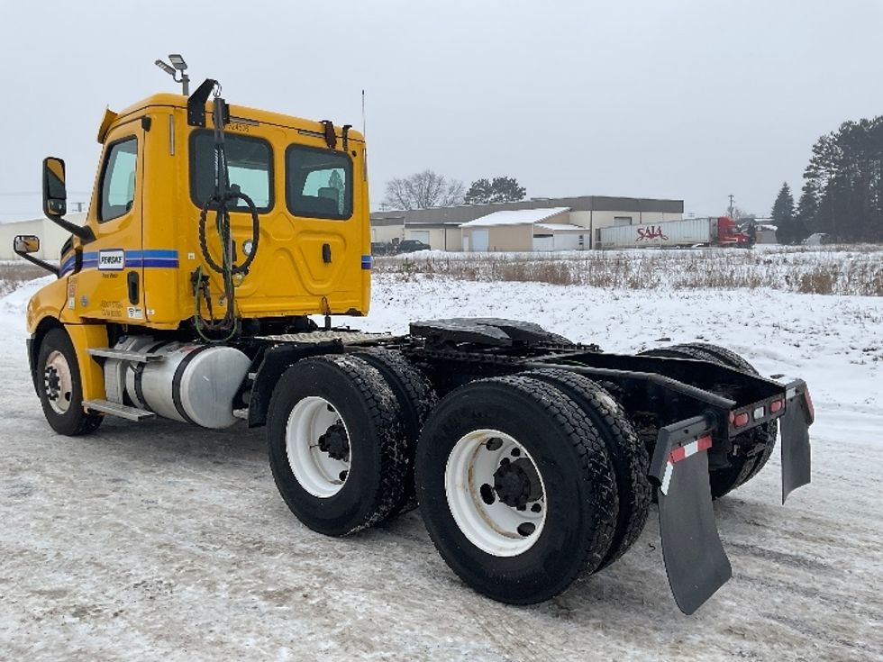 Day Cab Tractor-Heavy Duty Tractors-Freightliner-2019-T12664ST-Gaylord-MI-421,118\n\t\tmiles-$ 45,000 - Image 5