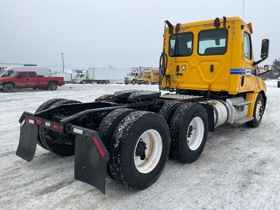 Day Cab Tractor-Heavy Duty Tractors-Freightliner-2019-T12664ST-Gaylord-MI-421,118\n\t\tmiles-$ 45,000 - Image 7
