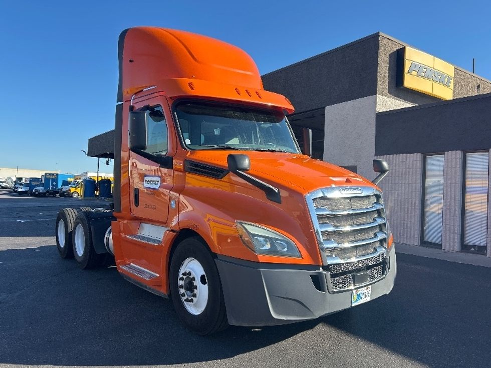 Day Cab Tractor-Heavy Duty Tractors-Freightliner-2019-T12664ST-Goodyear-AZ-504,620\n\t\tmiles-$ 36,000 - Image 1