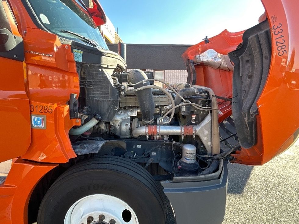 Day Cab Tractor-Heavy Duty Tractors-Freightliner-2019-T12664ST-Goodyear-AZ-504,620\n\t\tmiles-$ 36,000 - Image 15