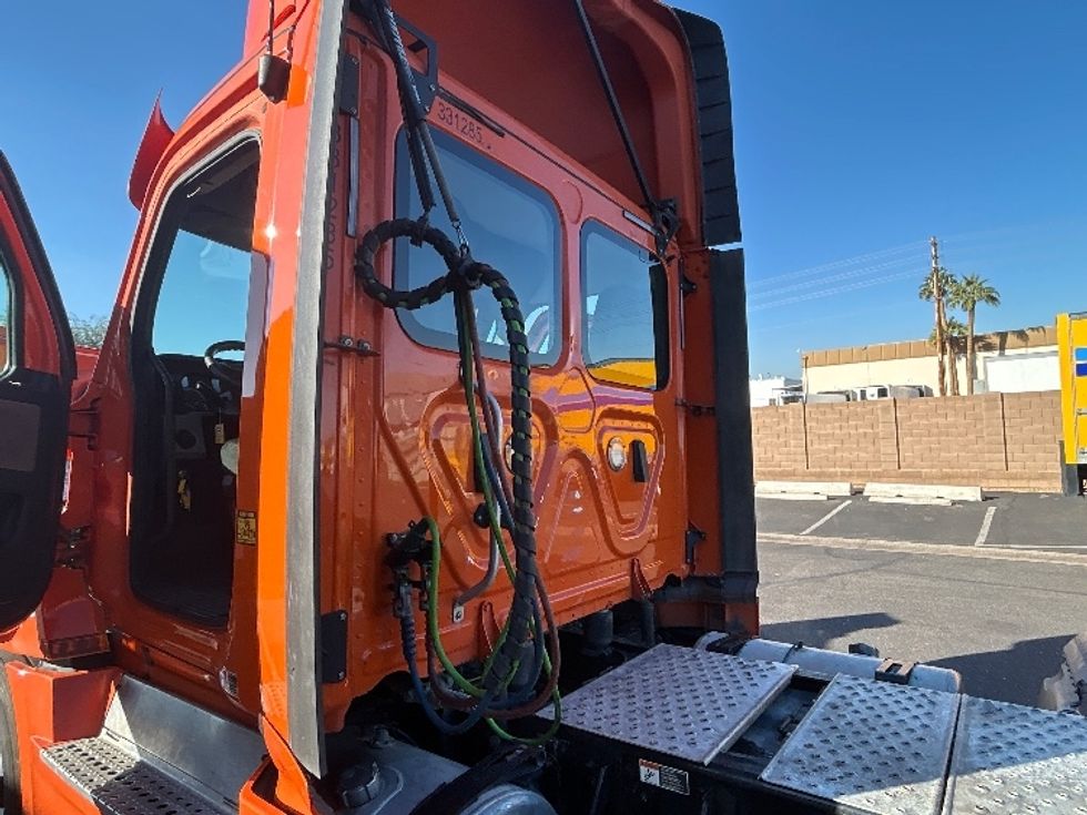 Day Cab Tractor-Heavy Duty Tractors-Freightliner-2019-T12664ST-Goodyear-AZ-504,620\n\t\tmiles-$ 36,000 - Image 17